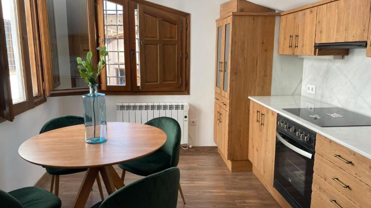 Apartamentos Casa Meme 모라 데 루비엘로스 외부 사진