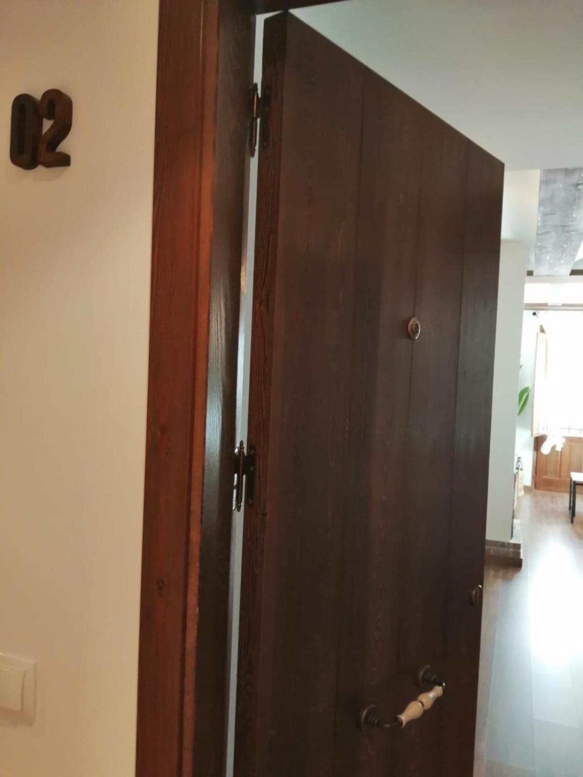 Apartamentos Casa Meme 모라 데 루비엘로스 외부 사진