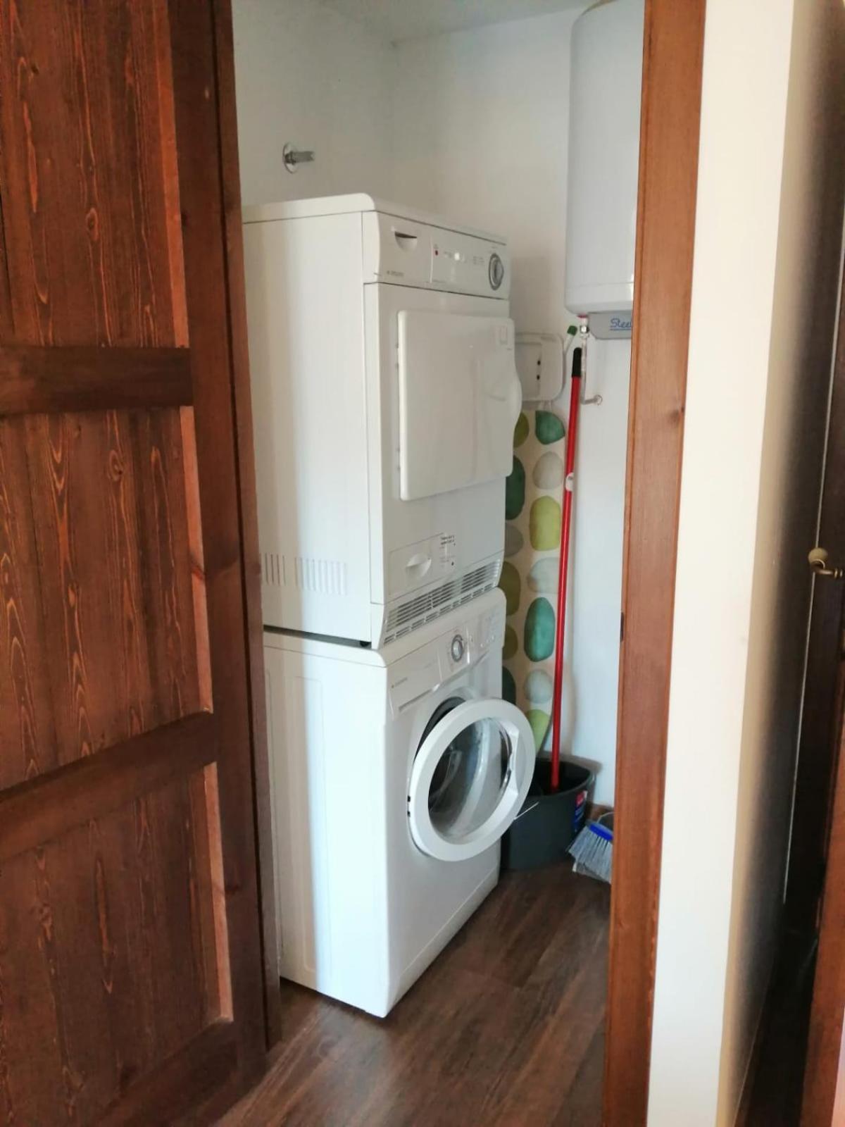 Apartamentos Casa Meme 모라 데 루비엘로스 외부 사진