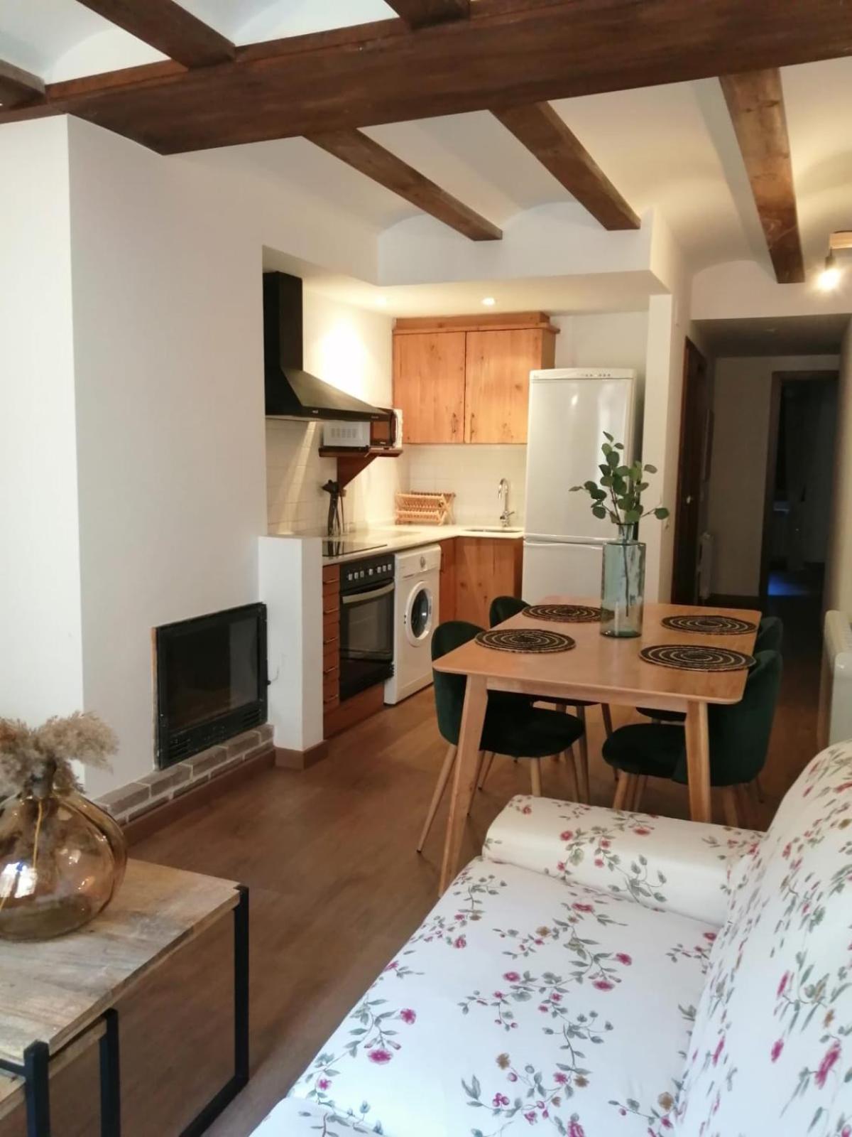 Apartamentos Casa Meme 모라 데 루비엘로스 외부 사진