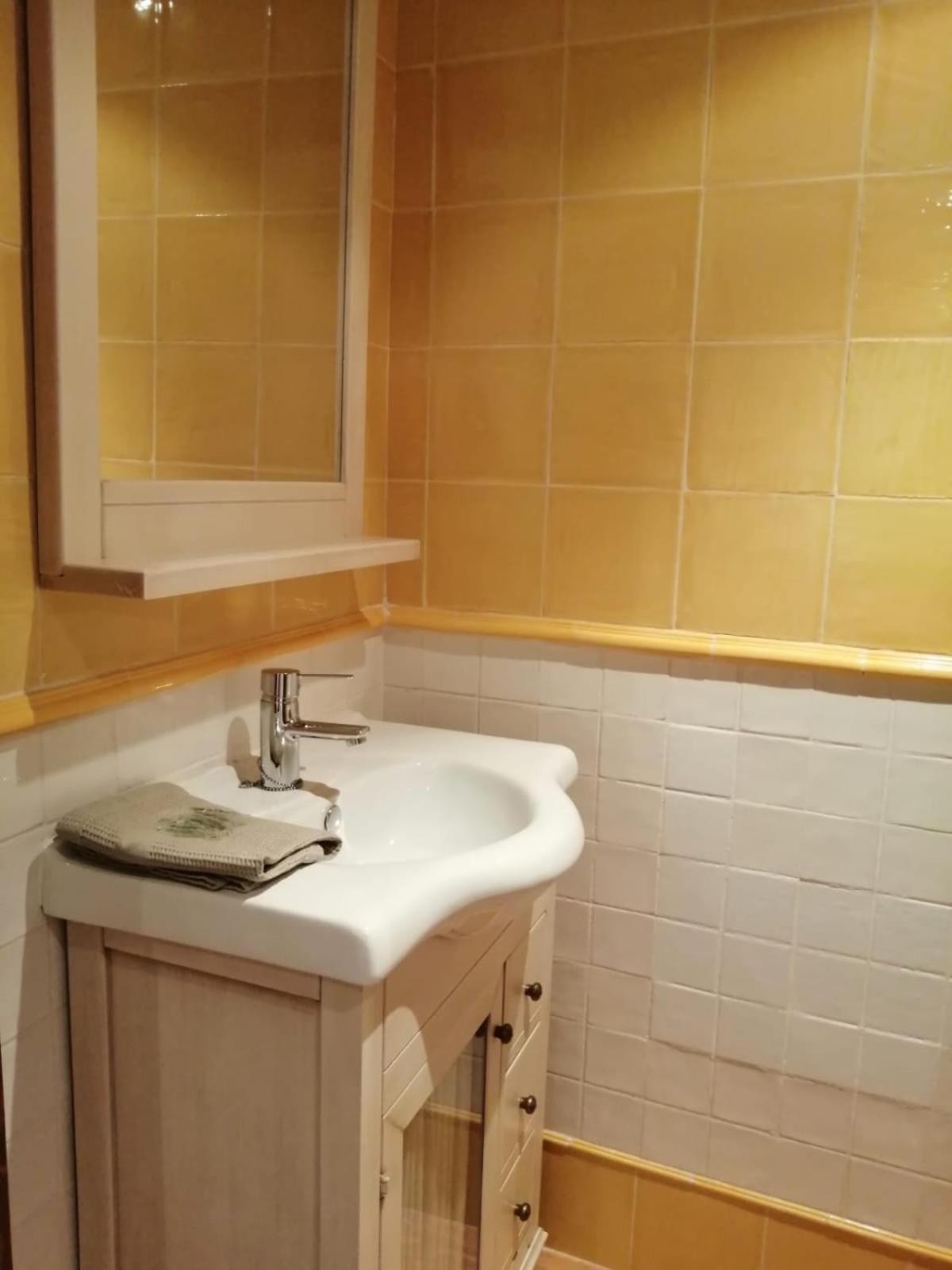 Apartamentos Casa Meme 모라 데 루비엘로스 외부 사진