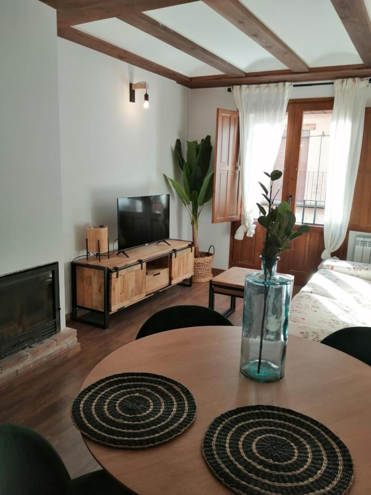Apartamentos Casa Meme 모라 데 루비엘로스 외부 사진
