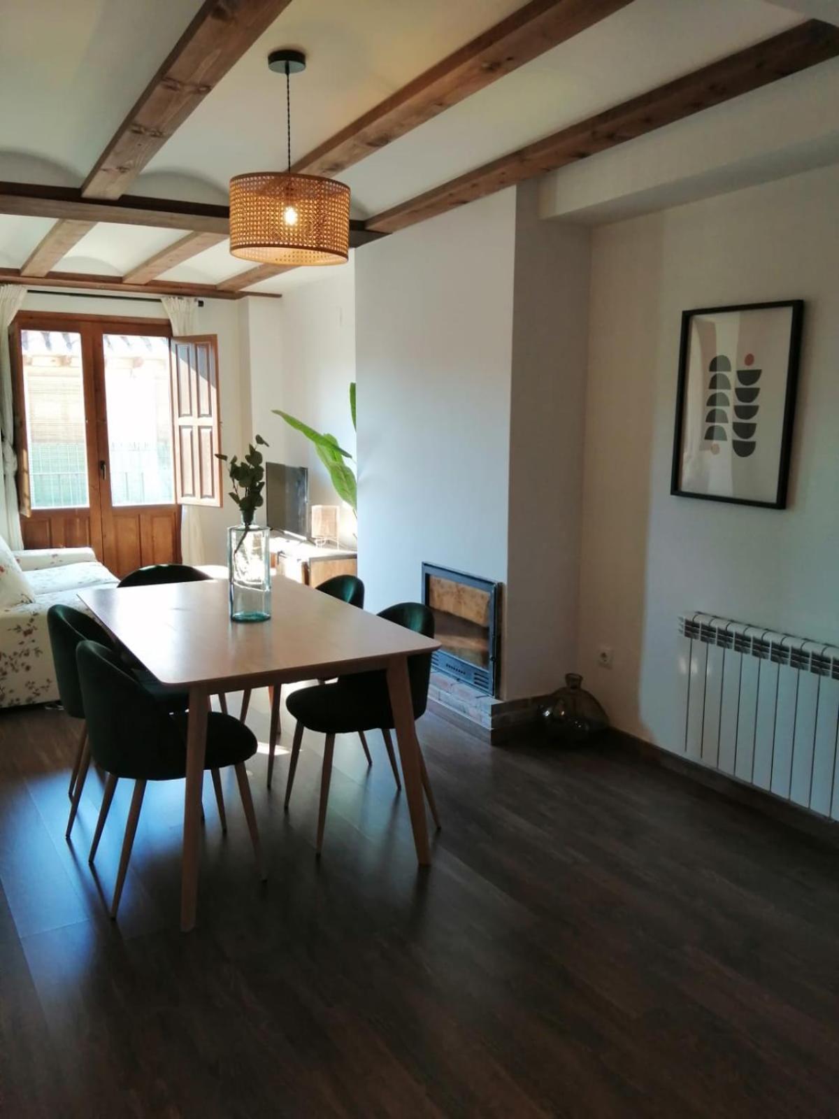 Apartamentos Casa Meme 모라 데 루비엘로스 외부 사진