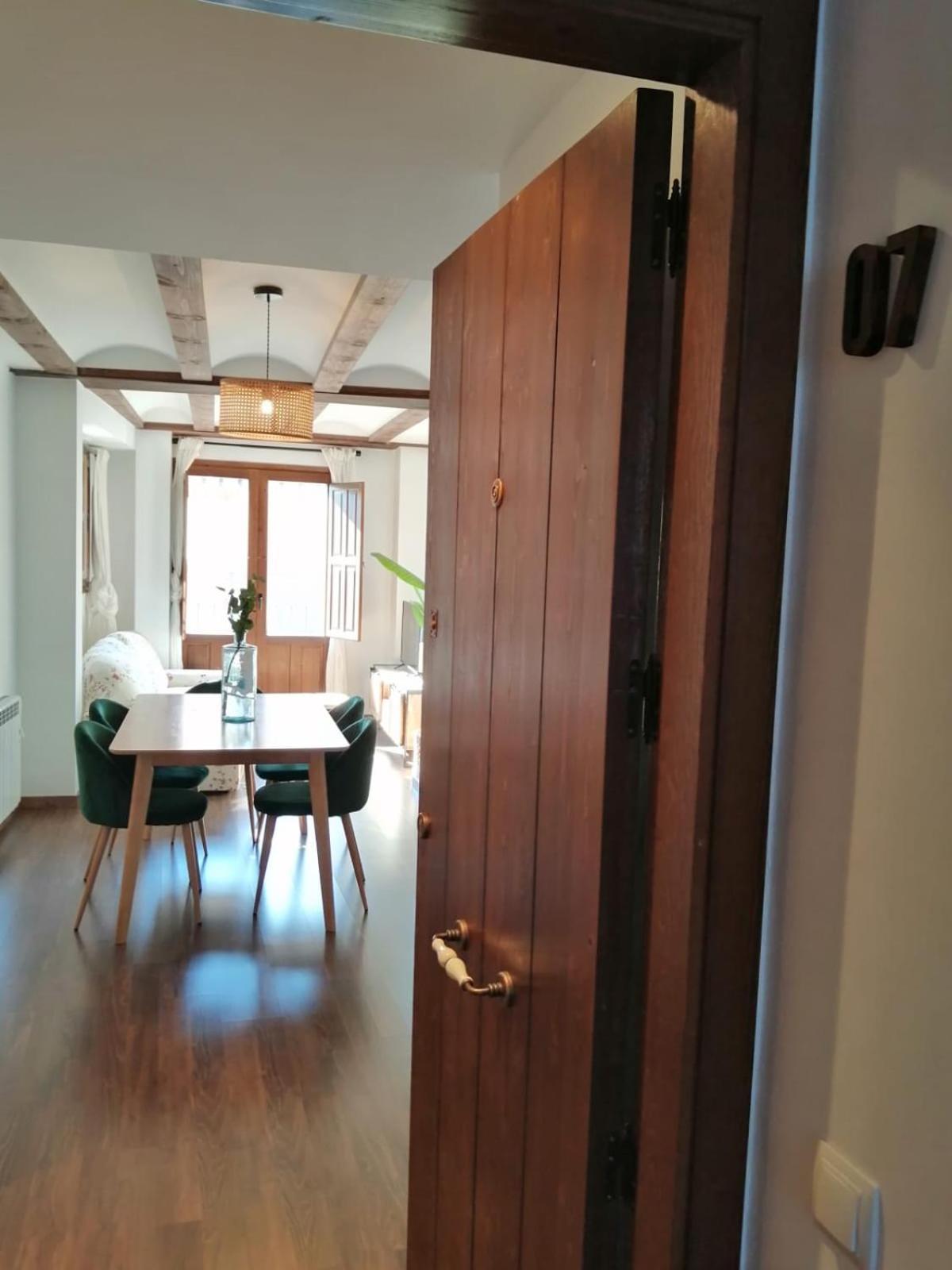 Apartamentos Casa Meme 모라 데 루비엘로스 외부 사진