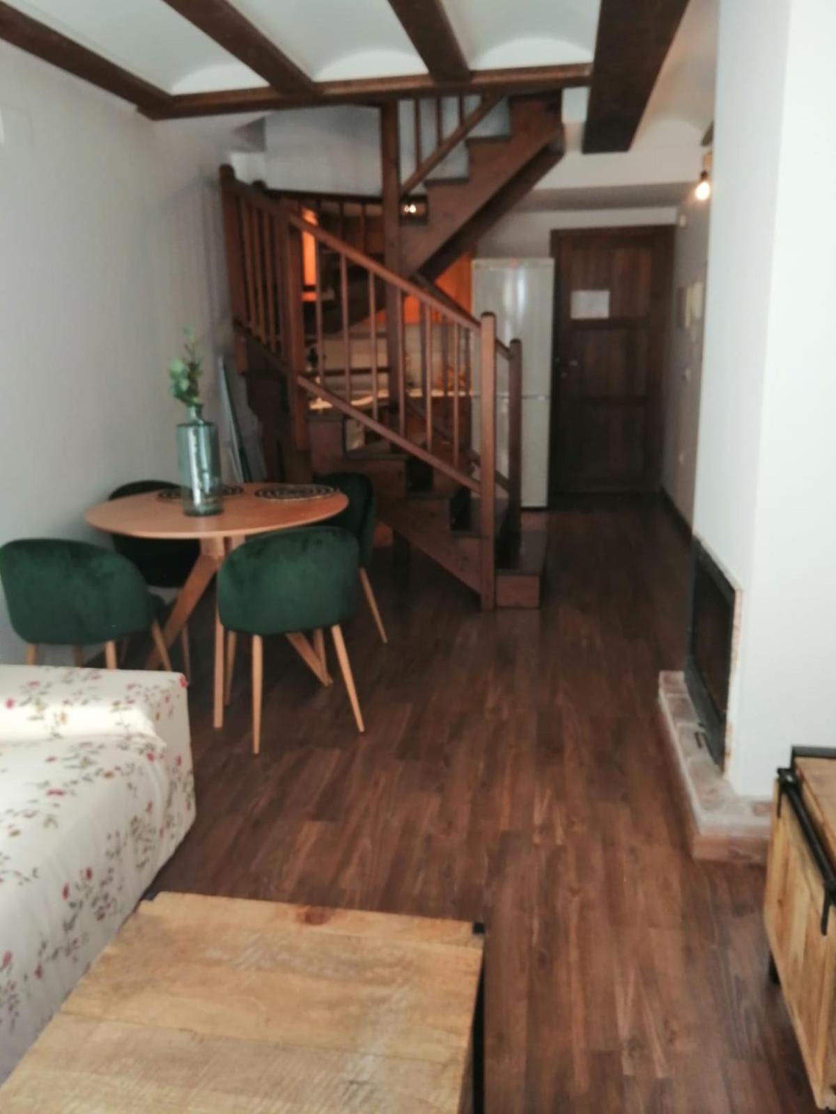 Apartamentos Casa Meme 모라 데 루비엘로스 외부 사진