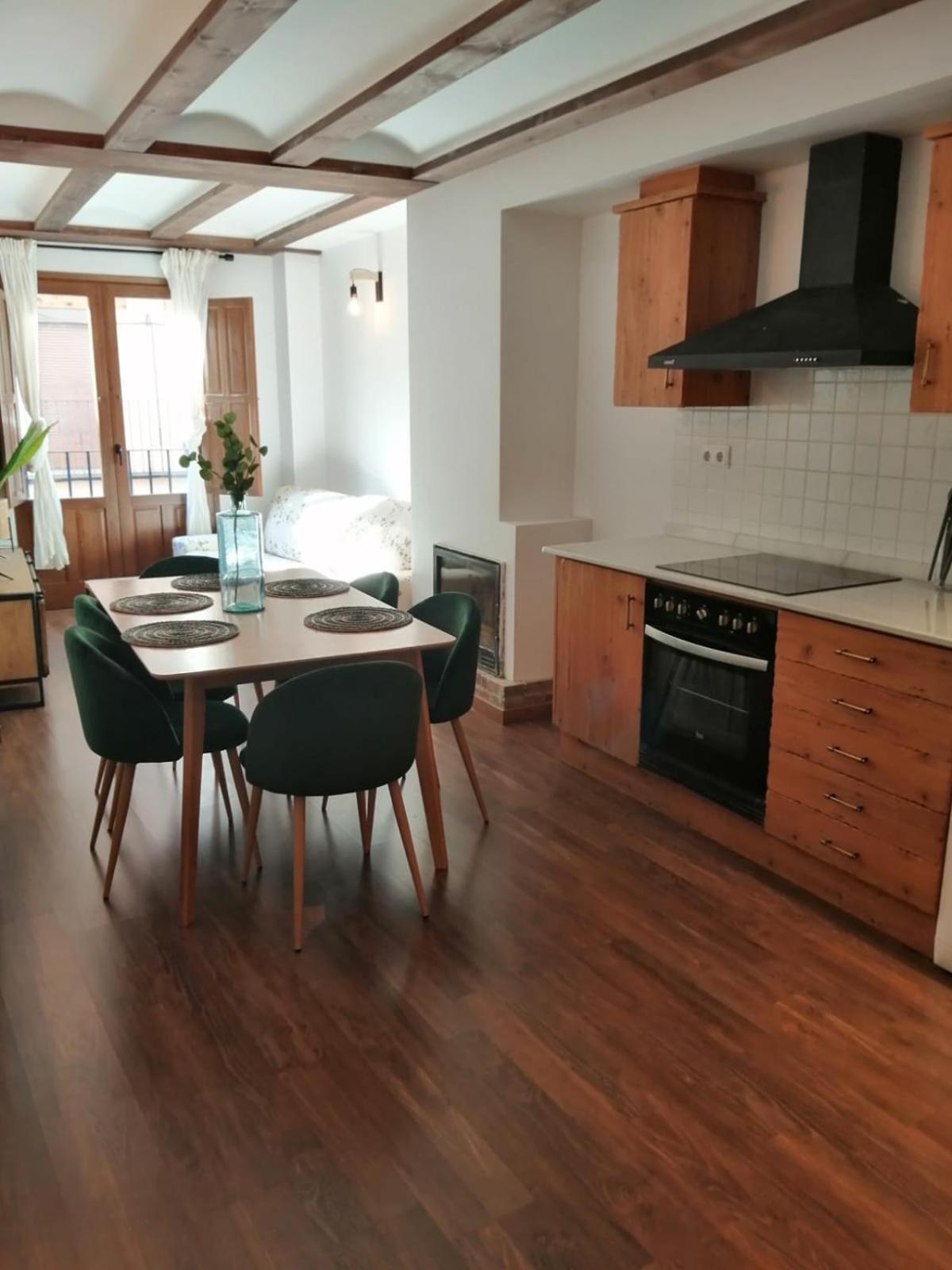 Apartamentos Casa Meme 모라 데 루비엘로스 외부 사진